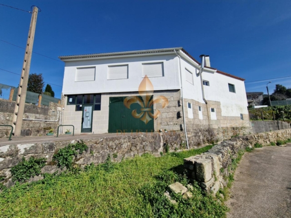 Venta de inmueble en Gondomar con uso mixto: residencial y hostelero.