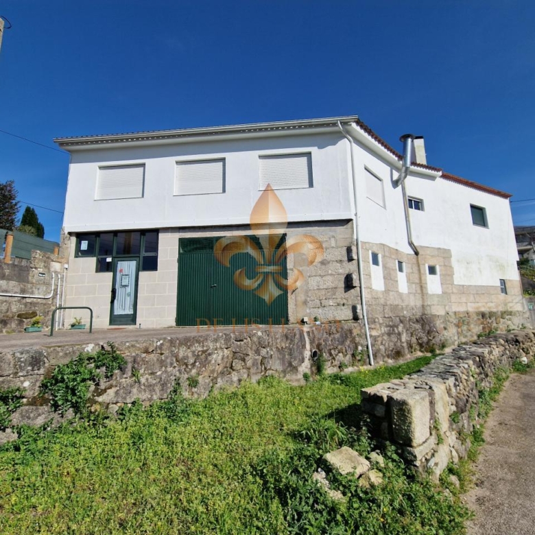 Venta de inmueble en Gondomar con uso mixto: residencial y hostelero.
