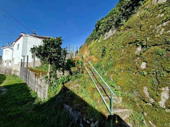 Venta de inmueble en Gondomar con uso mixto: residencial y hostelero.