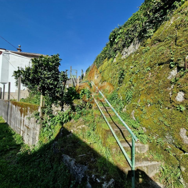 Venta de inmueble en Gondomar con uso mixto: residencial y hostelero.