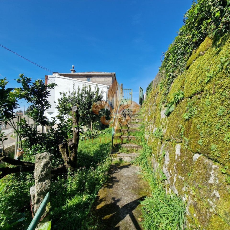 Venta de inmueble en Gondomar con uso mixto: residencial y hostelero.