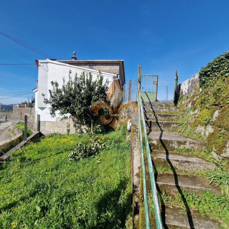 Venta de inmueble en Gondomar con uso mixto: residencial y hostelero.