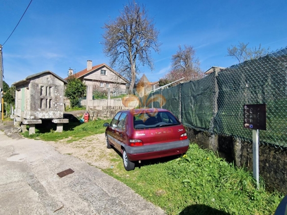 Venta de inmueble en Gondomar con uso mixto: residencial y hostelero.