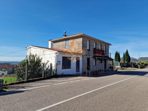 Venta de inmueble en Gondomar con uso mixto: residencial y hostelero.