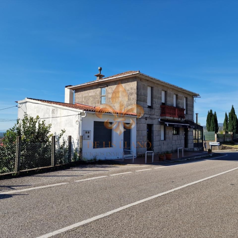 Venta de inmueble en Gondomar con uso mixto: residencial y hostelero.