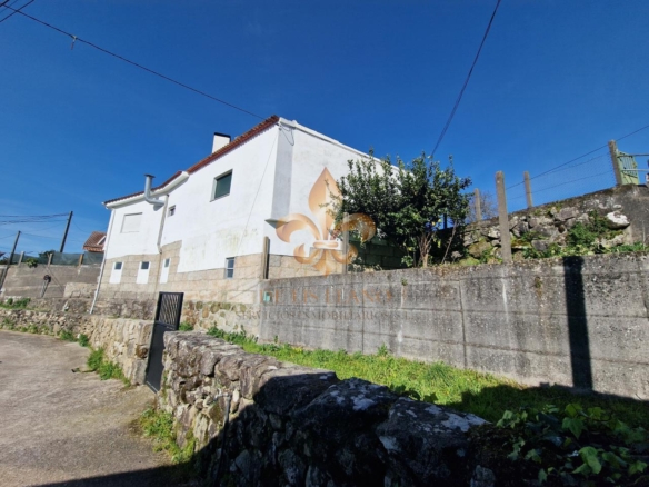 Venta de inmueble en Gondomar con uso mixto: residencial y hostelero.