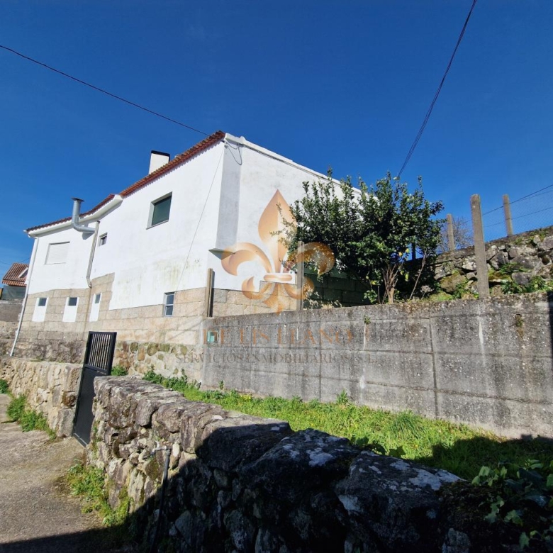 Venta de inmueble en Gondomar con uso mixto: residencial y hostelero.