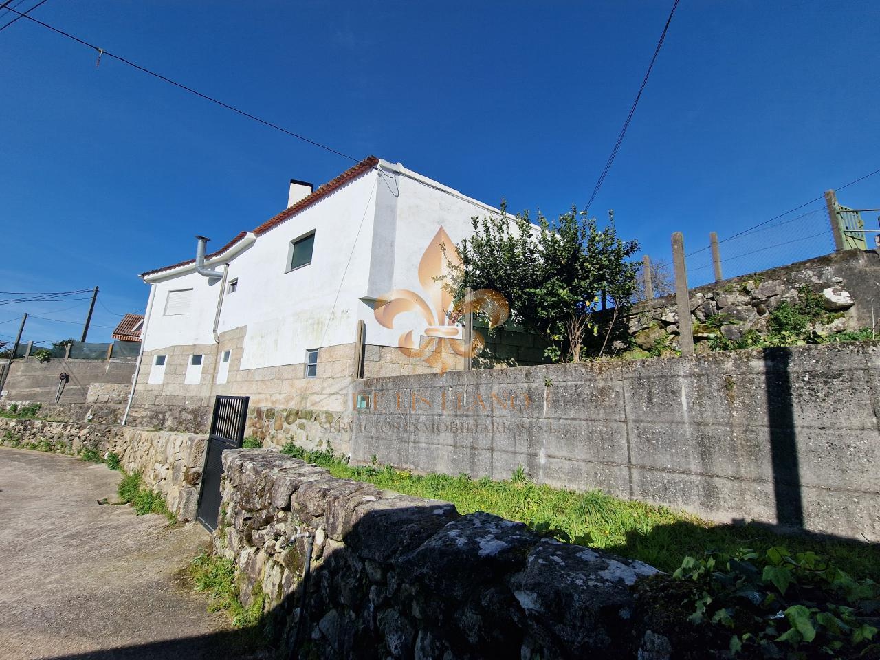 Venta de inmueble en Gondomar con uso mixto: residencial y hostelero.