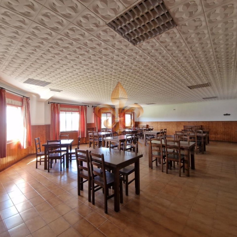 Venta de inmueble en Gondomar con uso mixto: residencial y hostelero.