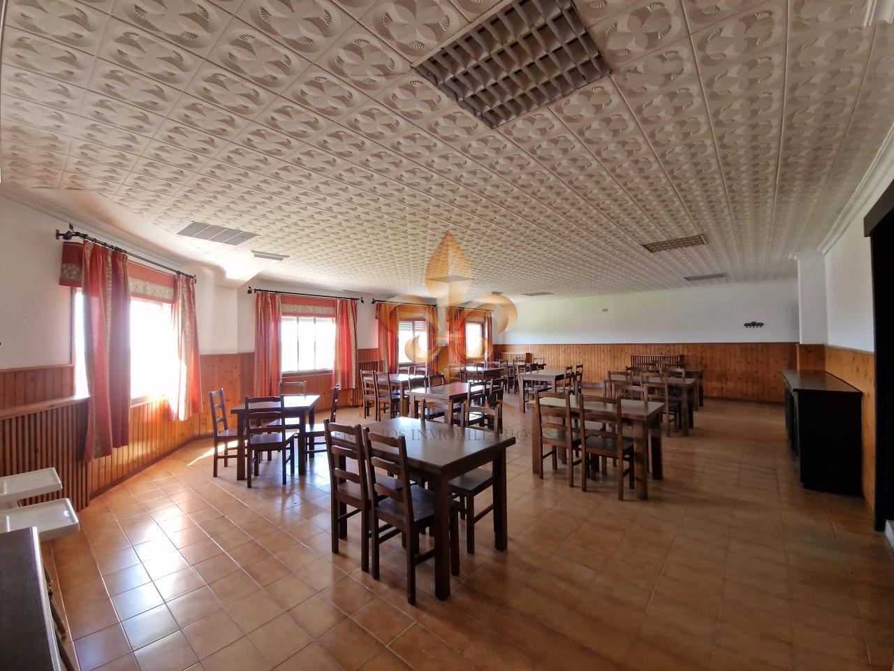 Venta de inmueble en Gondomar con uso mixto: residencial y hostelero.