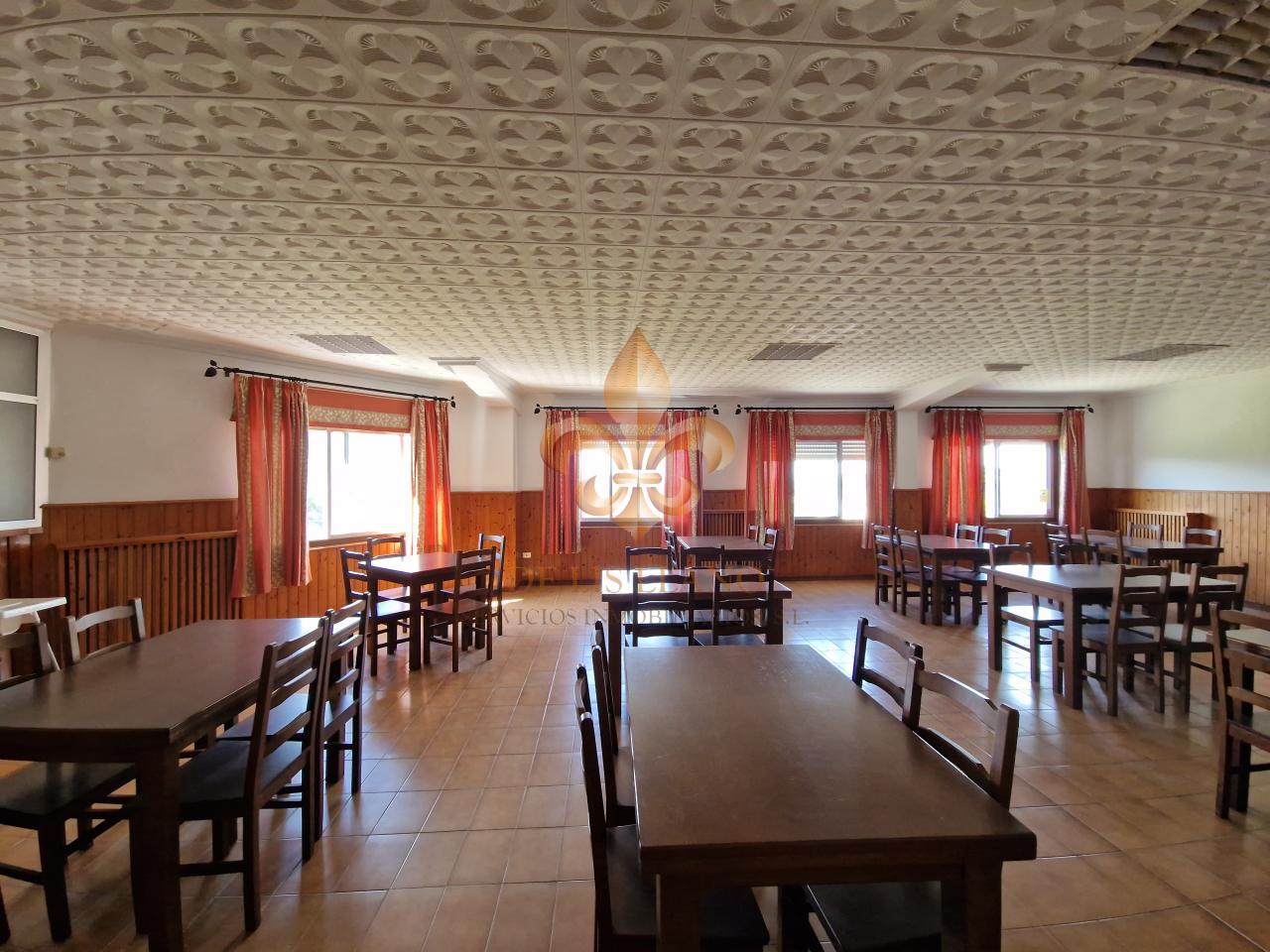 Venta de inmueble en Gondomar con uso mixto: residencial y hostelero.