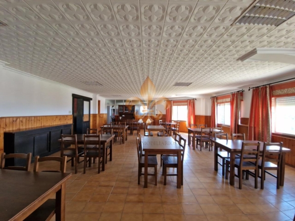 Venta de inmueble en Gondomar con uso mixto: residencial y hostelero.
