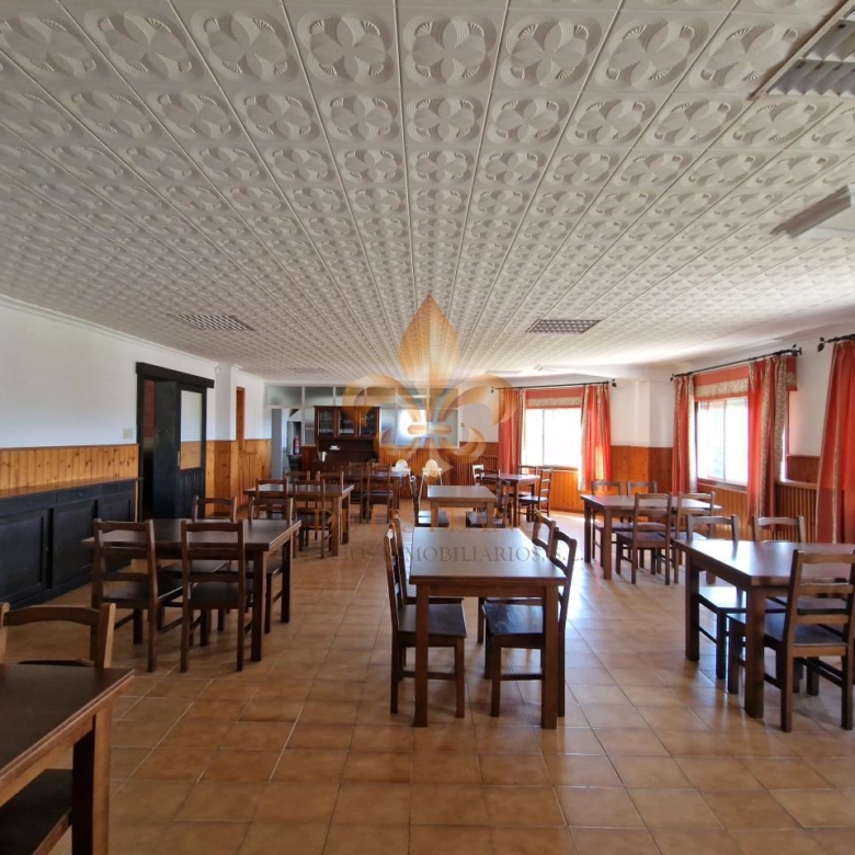 Venta de inmueble en Gondomar con uso mixto: residencial y hostelero.