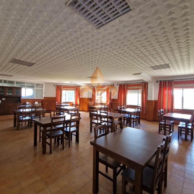 Venta de inmueble en Gondomar con uso mixto: residencial y hostelero.