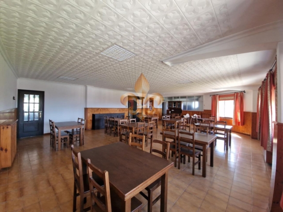 Venta de inmueble en Gondomar con uso mixto: residencial y hostelero.