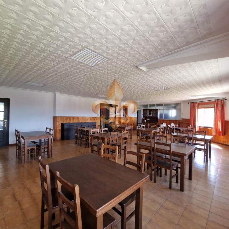 Venta de inmueble en Gondomar con uso mixto: residencial y hostelero.