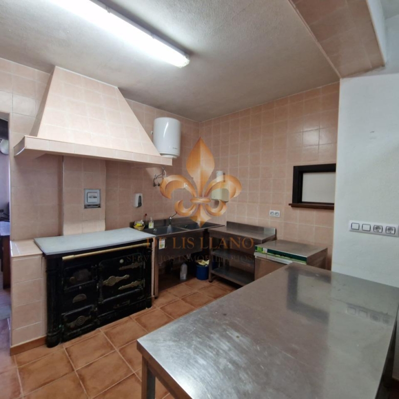 Venta de inmueble en Gondomar con uso mixto: residencial y hostelero.
