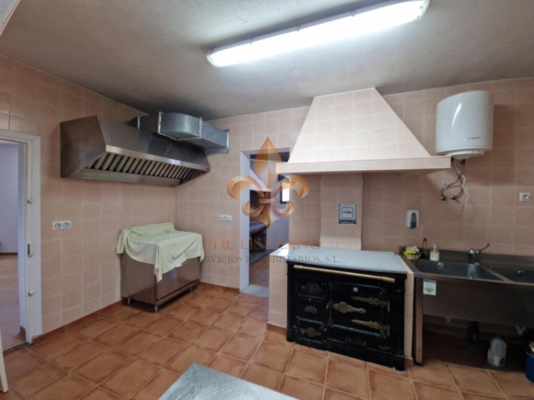 Venta de inmueble en Gondomar con uso mixto: residencial y hostelero.
