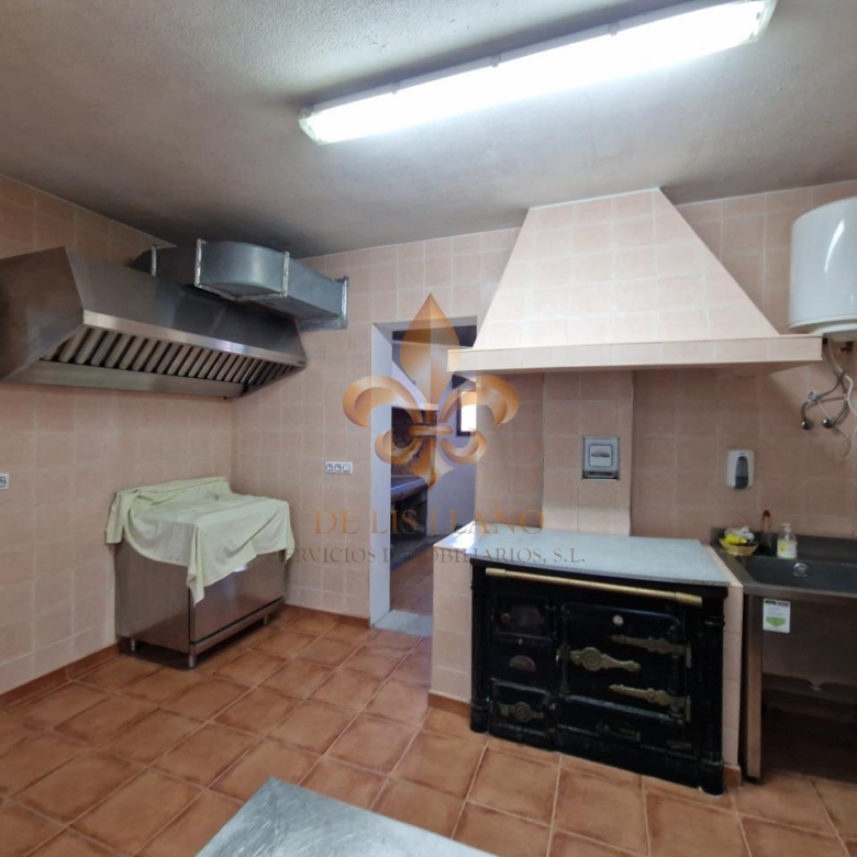 Venta de inmueble en Gondomar con uso mixto: residencial y hostelero.