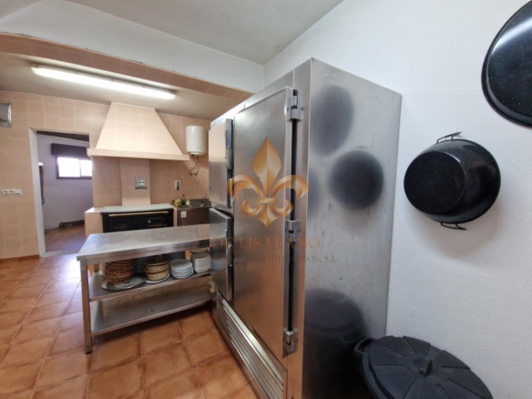 Venta de inmueble en Gondomar con uso mixto: residencial y hostelero.