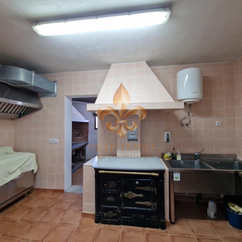 Venta de inmueble en Gondomar con uso mixto: residencial y hostelero.