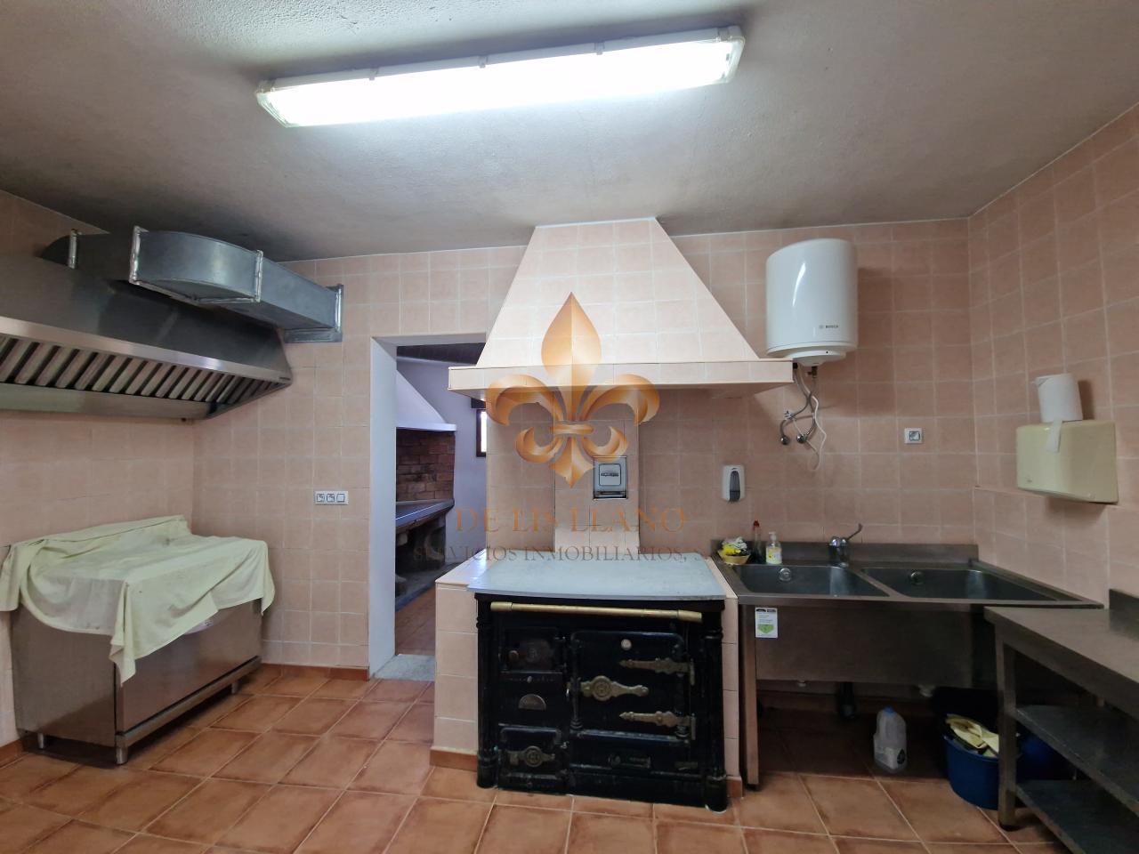 Venta de inmueble en Gondomar con uso mixto: residencial y hostelero.