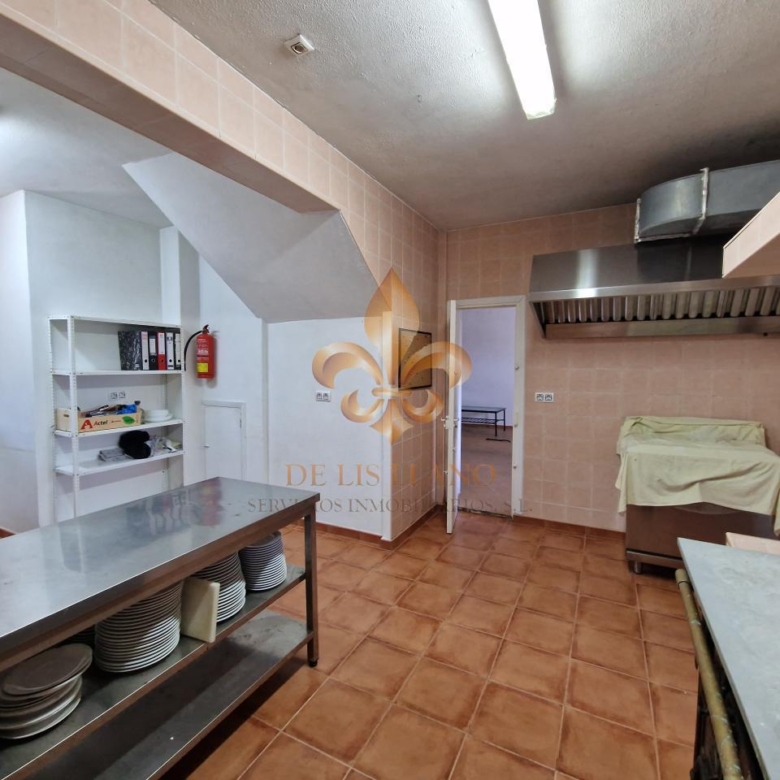 Venta de inmueble en Gondomar con uso mixto: residencial y hostelero.