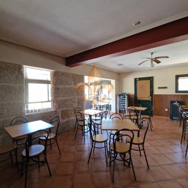 Venta de inmueble en Gondomar con uso mixto: residencial y hostelero.