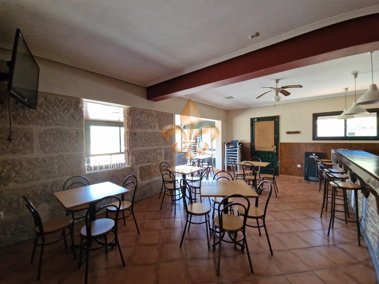 Venta de inmueble en Gondomar con uso mixto: residencial y hostelero.