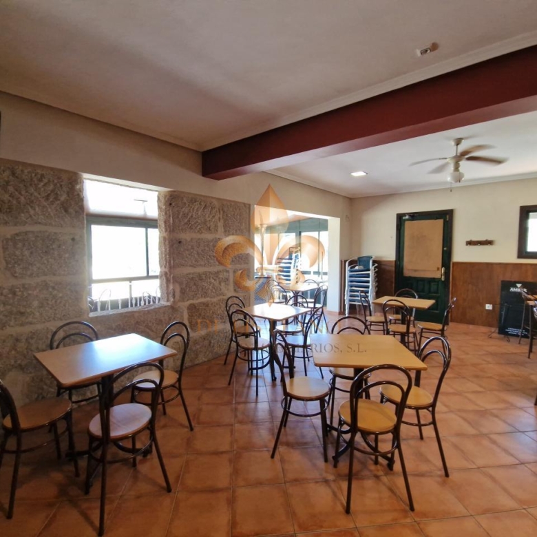 Venta de inmueble en Gondomar con uso mixto: residencial y hostelero.