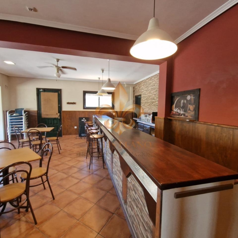 Venta de inmueble en Gondomar con uso mixto: residencial y hostelero.