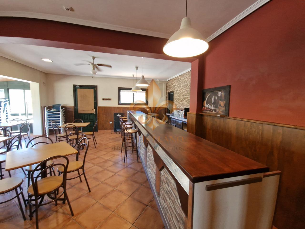 Venta de inmueble en Gondomar con uso mixto: residencial y hostelero.