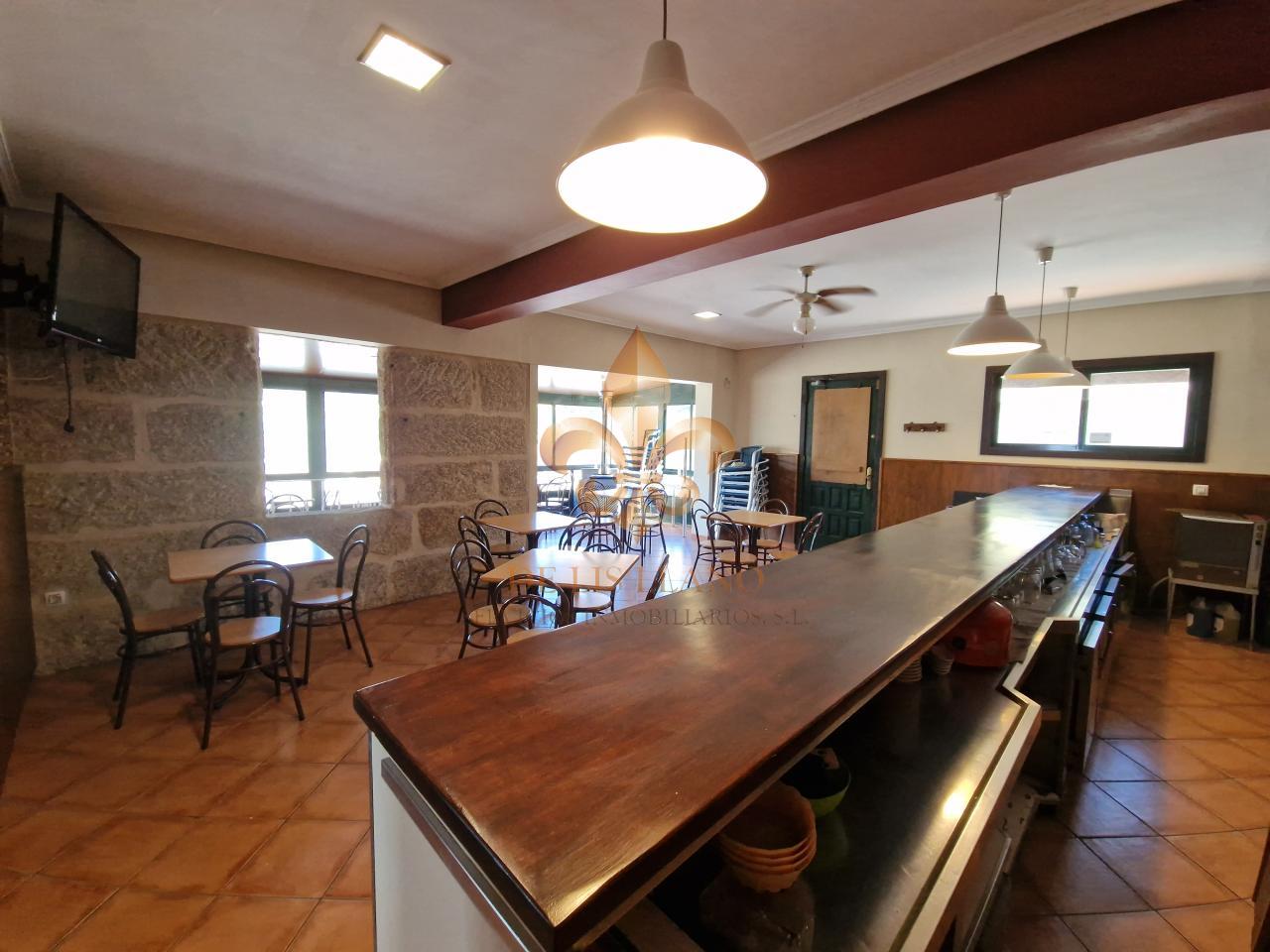 Venta de inmueble en Gondomar con uso mixto: residencial y hostelero.