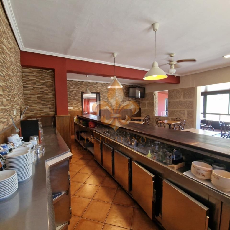 Venta de inmueble en Gondomar con uso mixto: residencial y hostelero.