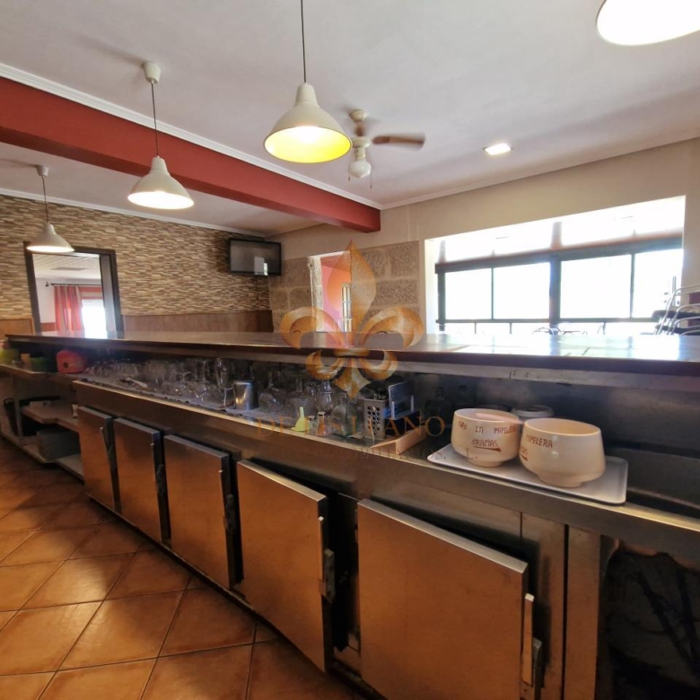 Venta de inmueble en Gondomar con uso mixto: residencial y hostelero.