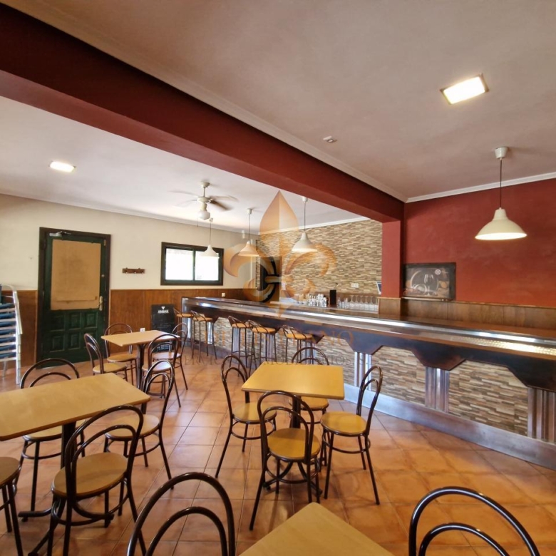 Venta de inmueble en Gondomar con uso mixto: residencial y hostelero.