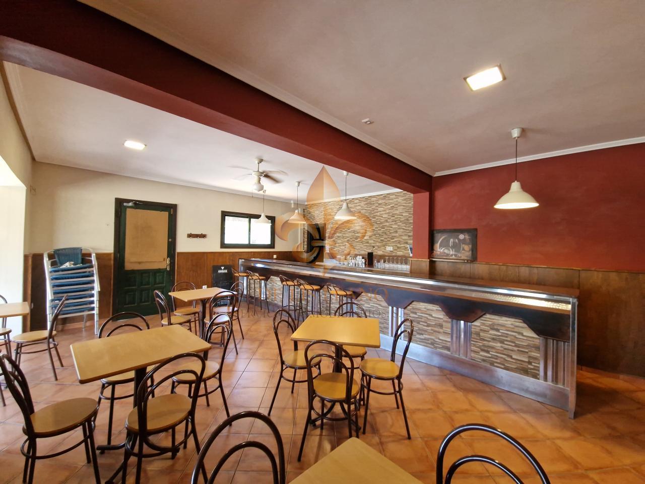 Venta de inmueble en Gondomar con uso mixto: residencial y hostelero.