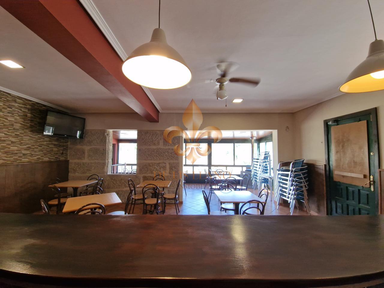 Venta de inmueble en Gondomar con uso mixto: residencial y hostelero.