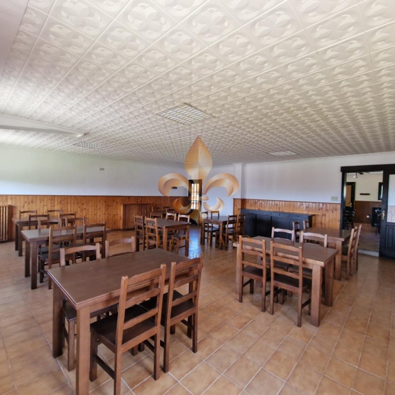 Venta de inmueble en Gondomar con uso mixto: residencial y hostelero.