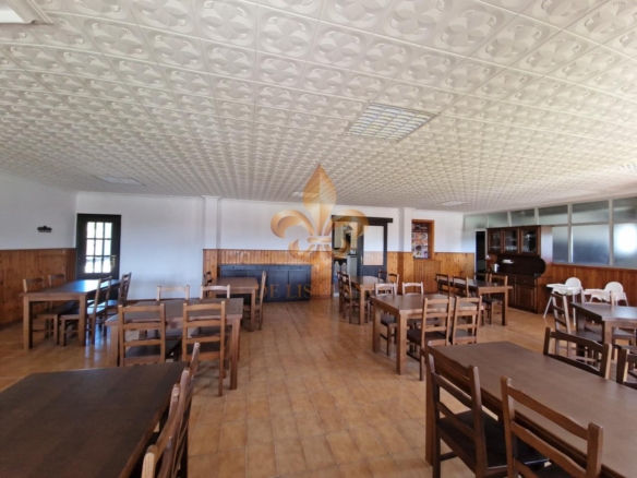 Venta de inmueble en Gondomar con uso mixto: residencial y hostelero.
