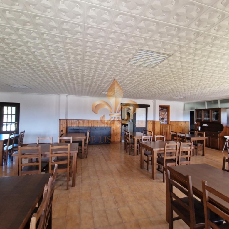Venta de inmueble en Gondomar con uso mixto: residencial y hostelero.