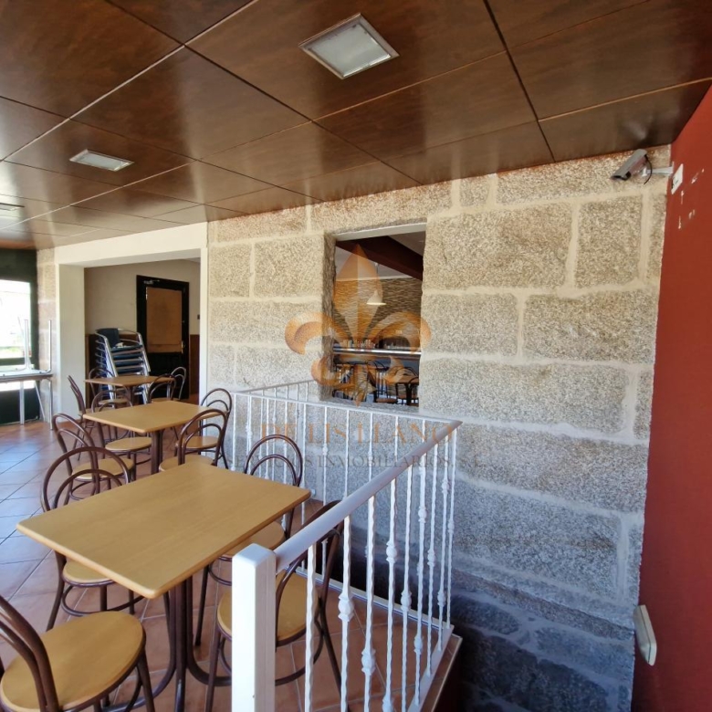 Venta de inmueble en Gondomar con uso mixto: residencial y hostelero.
