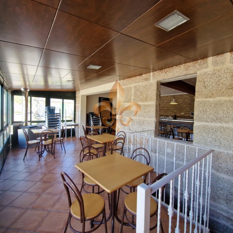 Venta de inmueble en Gondomar con uso mixto: residencial y hostelero.