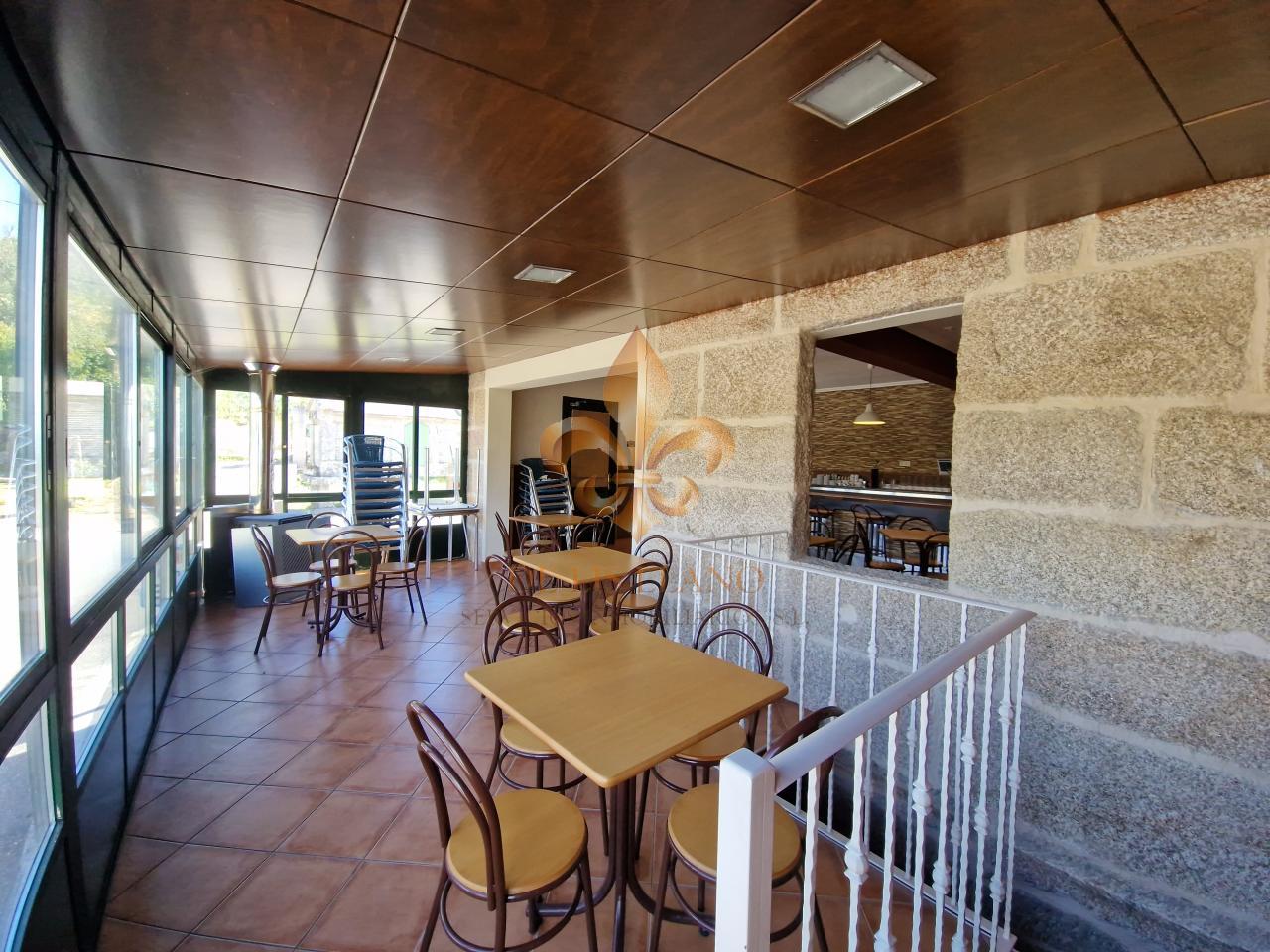Venta de inmueble en Gondomar con uso mixto: residencial y hostelero.