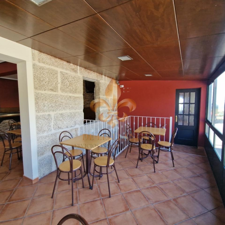 Venta de inmueble en Gondomar con uso mixto: residencial y hostelero.