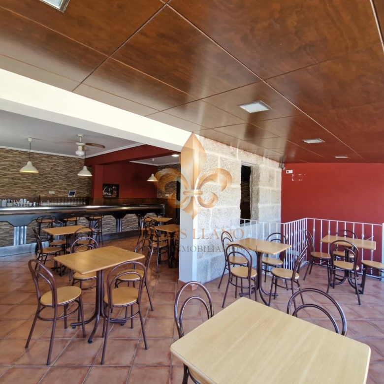 Venta de inmueble en Gondomar con uso mixto: residencial y hostelero.