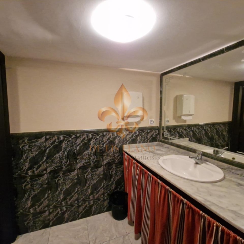 Venta de inmueble en Gondomar con uso mixto: residencial y hostelero.