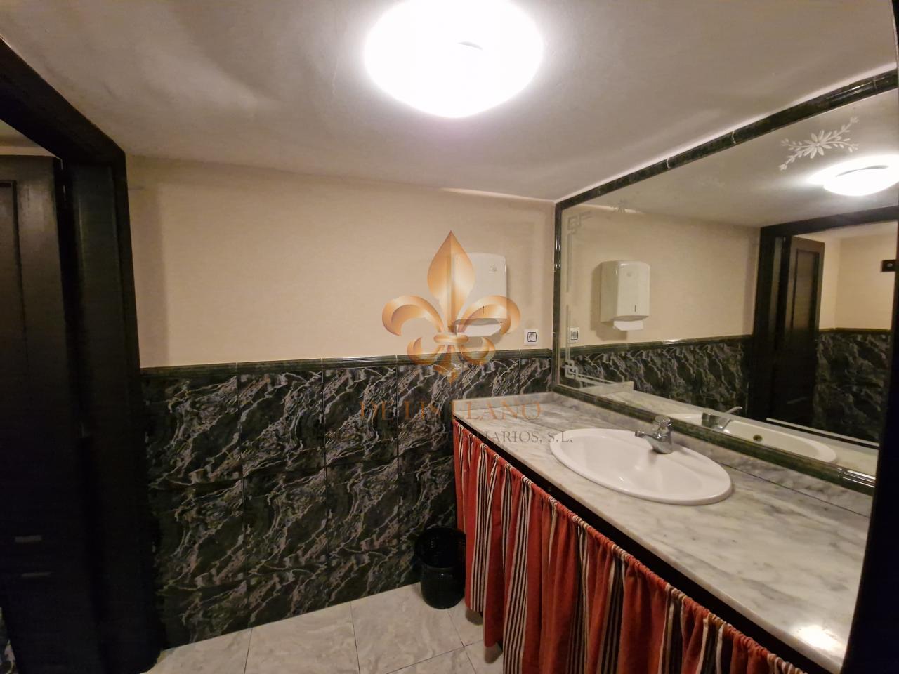 Venta de inmueble en Gondomar con uso mixto: residencial y hostelero.