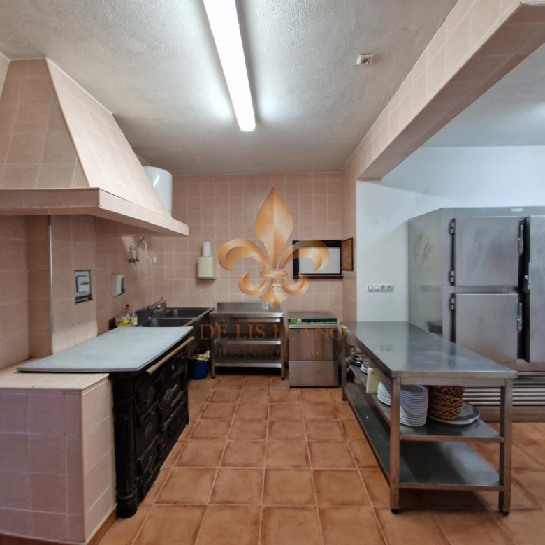 Venta de inmueble en Gondomar con uso mixto: residencial y hostelero.