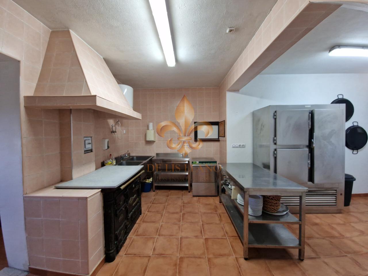 Venta de inmueble en Gondomar con uso mixto: residencial y hostelero.